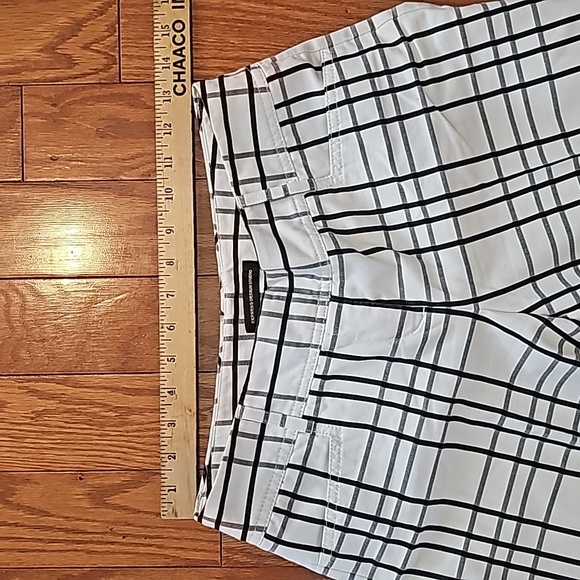 Womens Capri Pants. Black, Gray and White. Size 2. Express Design Studio. - Picture 3 of 8